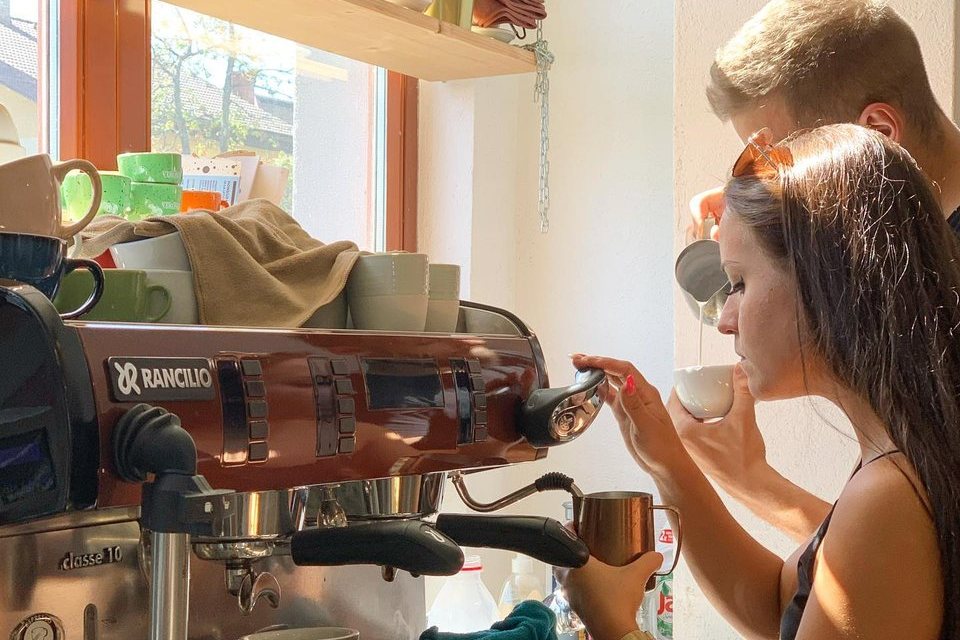Pákový kávovar na kurze baristov v Mechanical Coffee.