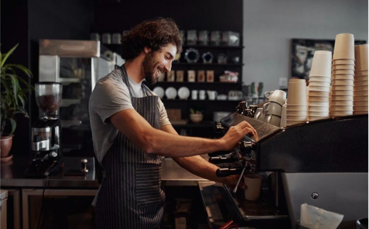 Barista pri kávovare
